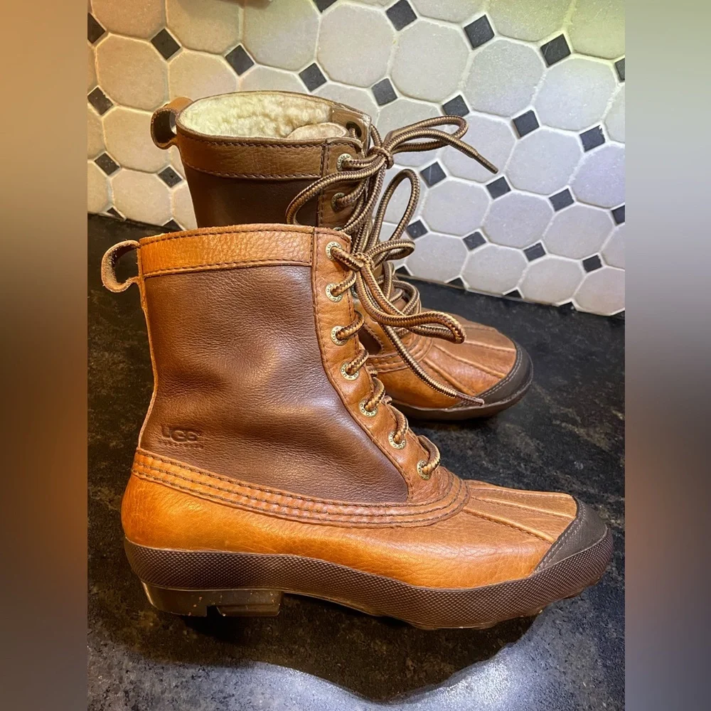 UGG Adirondack boot - Picture 2 of 12